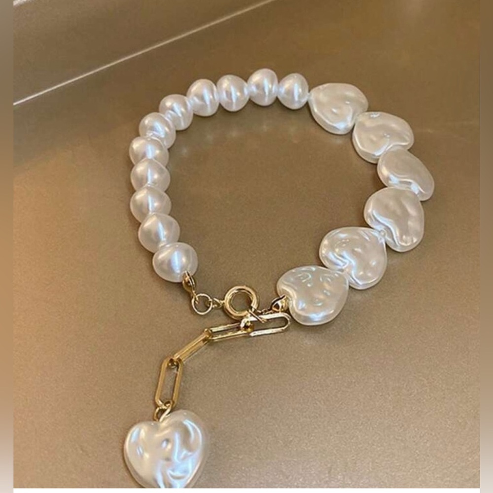 Elegant Pearl Heart Bracelet